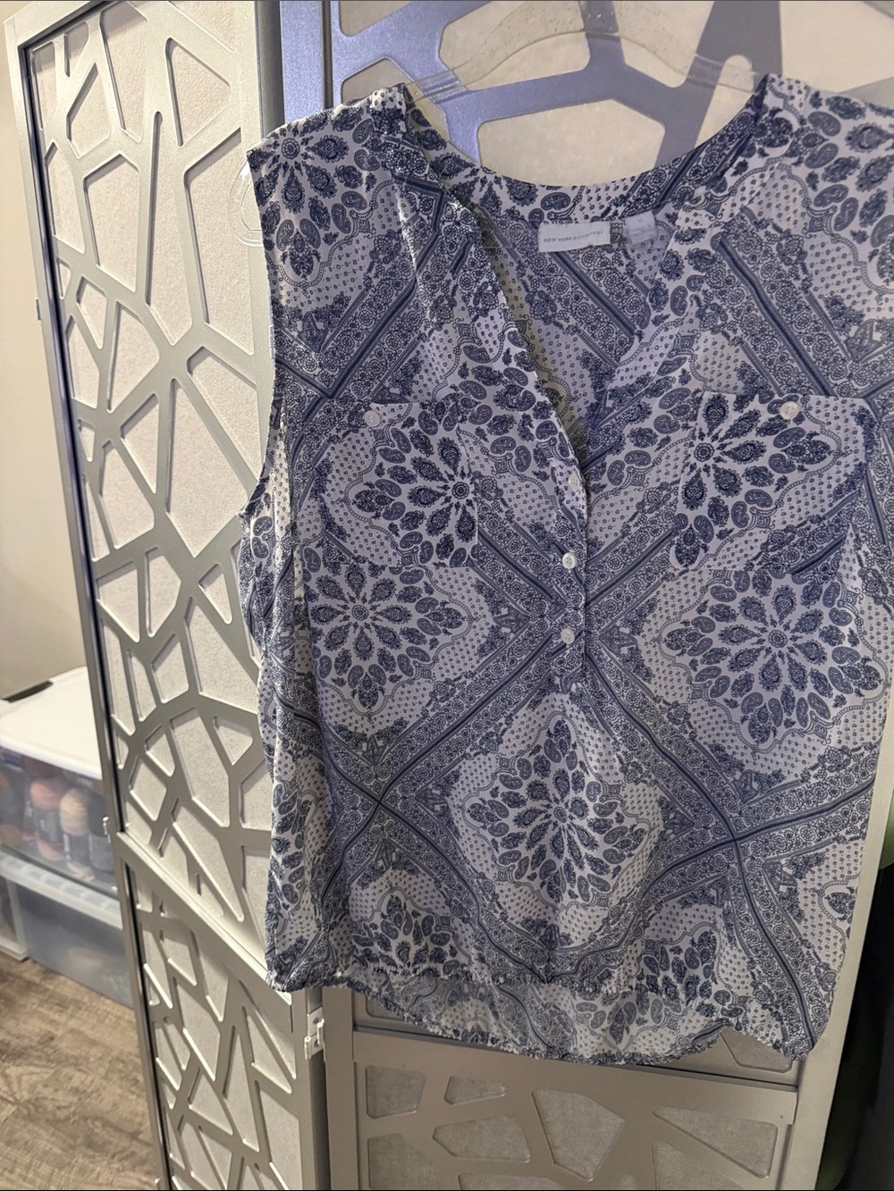 New York & Company White and Black Paisley Print Blouse